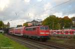 111 112 mit RE 4 / Wupper-Express Aachen - Dortmund, bei Wuppertal-Steinbeck nchster Halt ist Wuppertal Hbf. (19,10,2011)