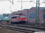 155 236-3 brachte einen Vollen Kesselwagenzug um 17:50 Uhr zum Stuttgarter Hafen-Umschlagbahnhof, rangiert nun vor einen lehren Kesselwagenzug um ihn fort zubringen. (24,03,2010)