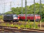 ES 64 U2-001 + 181 ? + 218 432-2 / 218 ? stehen nebeneinander auf dem Gleisvorfeld im Stuttgarter Hbf.