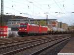 185 356 und 185 153 bringen einen Kesselwagenzug zum Gterbahnhof Untertrkheim.