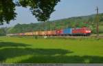 152 129 mit Container als Umleiter ber die Filsbahn in Richtung Mnchen bei Ebersbach/Fils. (14,05,2011)