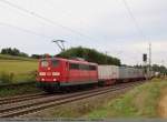 151 048-6 zieht einen kurzen Containerwagenzug bei Ebersbach/Fils in Richtung Stuttgart.