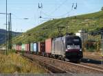 ES 64 U2-004 zieht einen Containerzug durch Esslingen am Neckar. (06,10,2010)