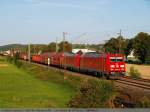 185 344-9 und 185 167-4 ziehen einen gemischten Gterzug in Richtung Stuttgart bei Ebersbach/Fils vorbei.