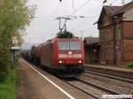 Vllig unvorbereitet kommt mir 185 127-8 mit einem Kesselwagenzug in Richtung Stuttgart angefahren. (04,05,2010)