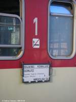 Zuglaufschilder/47004/aufschrift-an-einem-pkp-12-klasse-wagen Aufschrift an einem PKP 1/2 Klasse-wagen hier an der 1. Klasse mit Zuglaufschild nach Wroclaw Gl.. (05.08.2008)