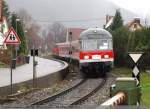 Hier einfahrt B Eisenbahnhofstrae/Hs Unterlenningen von RB13950 aus Oberlenningen nach Wendlingen am Neckar um 11:39 Uhr. (11.12.2009)