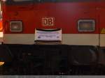 KBS 761 218-Abschied/93869/beschriftung-des-karlsruher-steuerwagen-mit-faltbalg Beschriftung des Karlsruher Steuerwagen mit Faltbalg D-DB 50 80 82-34-212-4 Bnrdzf(463) fr den Abschiedstag. (11.12.2009)