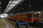 Im Hbf Wiesbaden steht auf Gleis 2 420 367/867 und 420 ??? als S9 zur Abfahrt nach Hanau Hbf bereit. (24,11,2011)