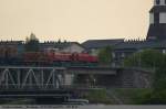 Dv12 Dv12 2543 und 2653 mit einem Holzzug auf der  'Ounaskoski Br�cke' von Kemij�rvi nach Rovaniemi weiter nach ?. (11,06,2011)