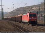 guterzuge 152 397 zieht einen Ealos-t-Zug beladen mit Holz von Stuttgart kommend in Richtung M�nchen durch Esslingen am Neckar. (04,03,2011)