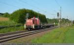 Mit zwei leeren Rungenwagen ...  Andreas Axmann 09.05.2011