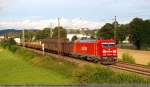 guterzuge Ein paar wenige Sonnenstrahlen bekommt 185 313-6 noch ab, als er bei Ebersbach vor meiner Kamera vorbei in Richtung Stuttgart f�hrt. (29,07,2010)
