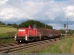 294 811-5 ist mit einem Kurzen G�terzug auf dem Weg ...