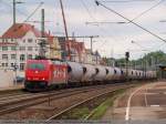 HGK-Lok 185 588-1 zieht einen Getreidewagenzug [Transcereales Uacs-Wagen] durch Esslingen/Neckar ...