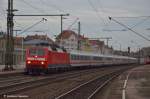 ic 120 134 mit IC 118 aus Ulm kommend, mu� im Bf Esslingen am Neckar langsamm machen, da vor ihm gerade der Sonderzug nach Freiburg mit 143 312 ausfahrt bekommen hat. (02,12,2011)