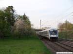 ic Als 'Loreley' bezeichnete IC 2011 mit schiebender 120 147-4 auf dem Weg von Stuttgart (D�sseldorf) nach T�bingen hier bei Wendlingen/N. (28,04,2010)