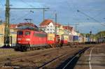 kbs-750-filsbahn 151 040 mit Containerzug durch Esslingen am Neckar in Richtung Stuttgart/Kornwestheim. (26,10,2011)