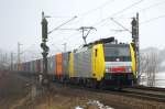 ES 64 F4-031 (E 189-931RT) zieht ihren Containerzug (Boxpress?) durch ...