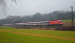 Die f�hrende 1116 253 und die schiebende 1116 038 bringen ...