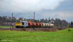 264 003 (Stock) zieht einen G�terzug durch Ebersbach/Fils in Richtung ...