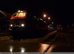 KBS 761 218-Abschied Anbringen der Schilder f�r den Abschiedstag an der 218 494-3 durch den Zf. (11.12.2009)