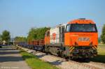 KBS 761 Modernisierung Die G 2000 BB 272 204 von RTS wartet auf den Abfahrtsauftrag in Richtung Oberlenningen mit H-�PCEL Sgs Wagen, hier in Dettingen/Teck. (31,08,2011)