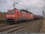kessel--und-silozuge 152 063 und 152 ? mit einem Kesselzug in Richtung Stuttgart bei Ebersbach/Fils. (28,02,2011)