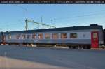 kiruna 2-Klasse Personenwagen Typ BFS9 (50748773001-6) ehemaliger Kioskwagen der SJ steht abgestellt im Bf Kiruna f�r die Morgendliche Fahrt nach Lule� als IC 7011. (17,06,2011)