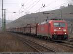 kohle--erz--und-kokszuge 185 215 f�hrt mit aus Kohle beladenen Fals-Wagenzug langsam (Zs 3 / 60) durch Esslingen am Neckar mit Ziel Plochingen/Altbach EnBW Kohlekraftwerk. (18,03,2011)