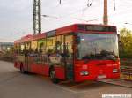 Mercedes-Benz O 407 Pause f�r den MB O407 Regio Stuttgart (mit Werbung f�r 'Der Waldbus') am G�terschuppen des Bf Schorndorf. (16;05;2010)