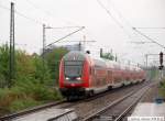 re 18:34 / In Schrittgeschwindigkeit f�hrt RE 22049 mit 143 092 am Gleis 4 durch den Bf Untert�rkheim nach T�bingen. (01,05,2010)