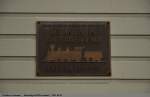 rovaniemi Am ehemaligen Bf Rovaniemi angebrachte Schild zur erinerung in der Poramiehentie(Stra�e), fr�her fuhren die z�ge von hier aus nach Kelloselk�. '1944 brannte Rovaniemi beim R�ckzug der im Lapplandkrieg dort stationierten deutschen Wehrmachtseinheiten restlos nieder, nachdem im Bahnhof der Stadt ein deutscher Munitionszug explodierte'. (11,06,2011) 