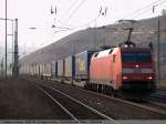 sattelauflieger-klv Leider kommt der LKW Walter-Zug mit der 152 154 aus dem Gegenlicht auf seiner fahrt aus Richtung Stuttgart nach M�nchen durch Esslingen am Neckar. (01,03,2011)