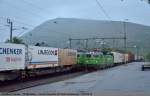 Wrend die Green Cargo Rc4 1317 mit ihrem Containerzug wartet, fhrt die Rc4 1272 mit ihrem Containerzug aus Kiruna kommend nach Narvik.