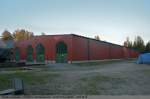 Norrbottens Jarnvagsmuseum/151317/neue-fahrzeughalle-mit-ihren-vier-toren Neue Fahrzeughalle mit ihren vier Toren zur Drehscheibe, hier werden Schneeschleudern Dampfloks, Draisinen und die Dm3 976-977-978 ausgestellt. (14,06,2011)