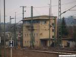 Das Plochinger Zentralstellwerk [seit 1962] von Ulm/T�bingen kommend. (16,03,2010)  ...