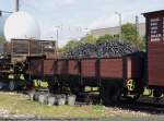 Ulmer Eisenbahnfreunde e.V Offener Schmalspurg�terwagen Ow 873 in Amstetten mit Eimer und Kohle zum bef�llen der 99 7203 w�hrend dem Gro�en Dampflokfest in Amstetten . (11,09,2010)
