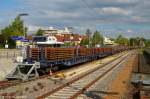 Wagen 11 Wagen H-�PCEL Sgs �BB mit neuen Stahlschwellen stehen auf Gleis 1 der Oberlenninger Bahn. (29:08:2011)