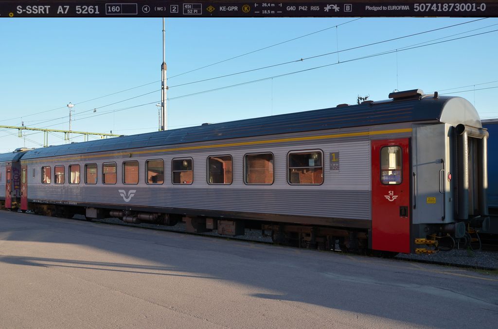 1-Klasse Personenwagen Typ A7 (50741873001-0) der SJ steht abgestellt im Bf Kiruna fr die Morgendliche Fahrt nach Lule als IC 7011. (17,06,2011)