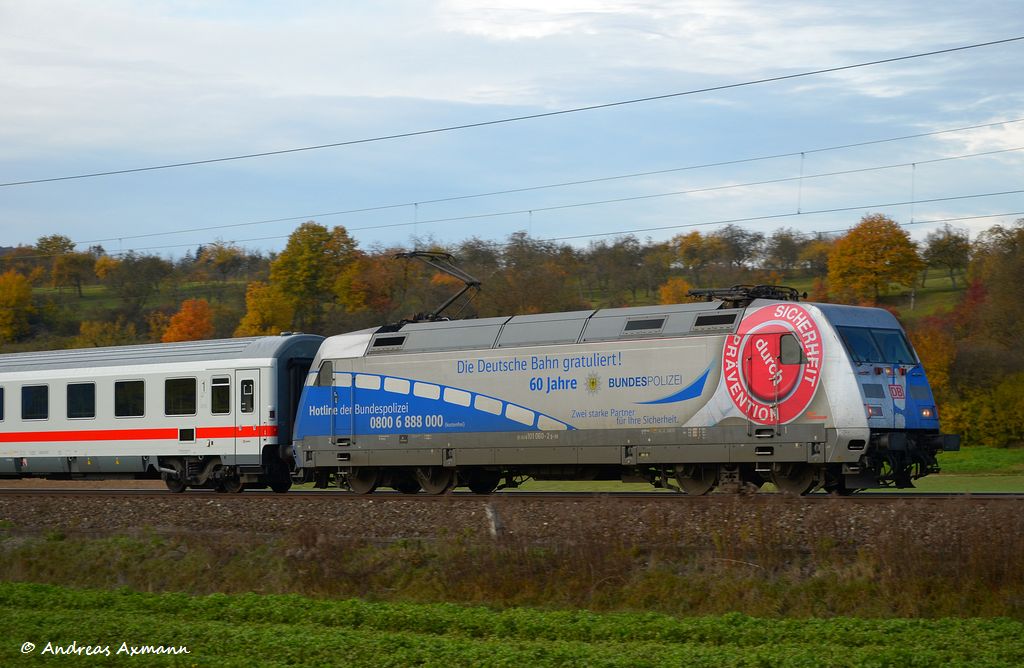101 060 mit IC 2261 auf ihrem Weg von Karlsruhe ber Stuttgart nach Mnchen durch Ebersbach/Fils. (03,11,2011)