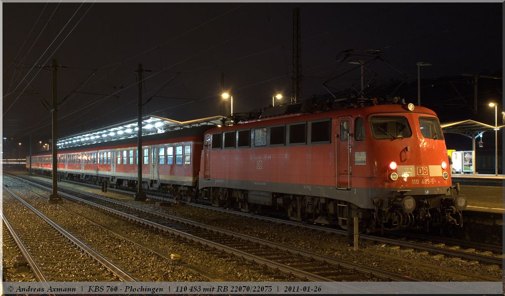 110 483 mit RB 22070/22075 steht in Plochingen abfahrbereit nach Tbingen. (26,01,2011)