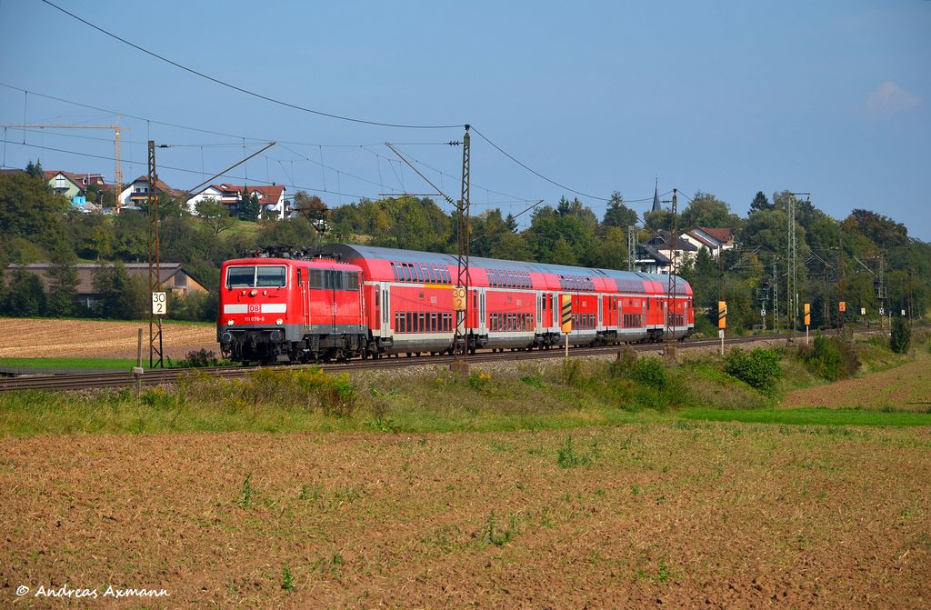 111 076 mit RE 19228 von Ulm nach Stuttgart bei Ebersbach/Fils. (27,09,2011)
