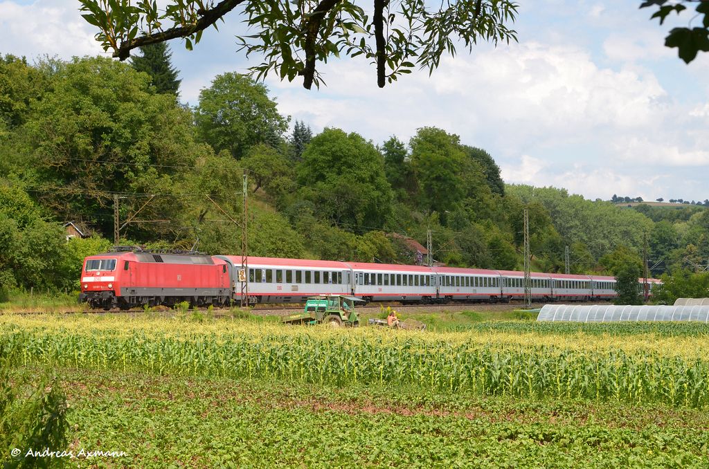 120 157 mit IC 118 durch Reichenbach/Fils nach Stuttgart. (03,08,2012)