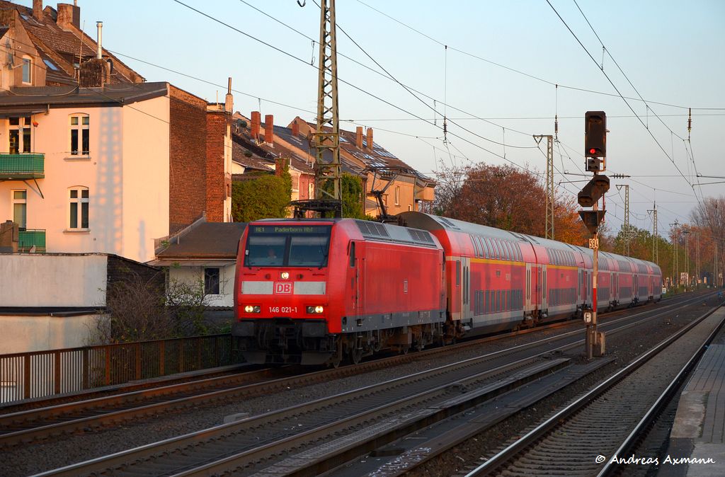 146 021 mit ihrem RE 1 durch Dsseldorf-Oberbilk in Richtung Paderborn Hbf, nchster Halt ist Dsseldorf Hbf. (11,11,2011)