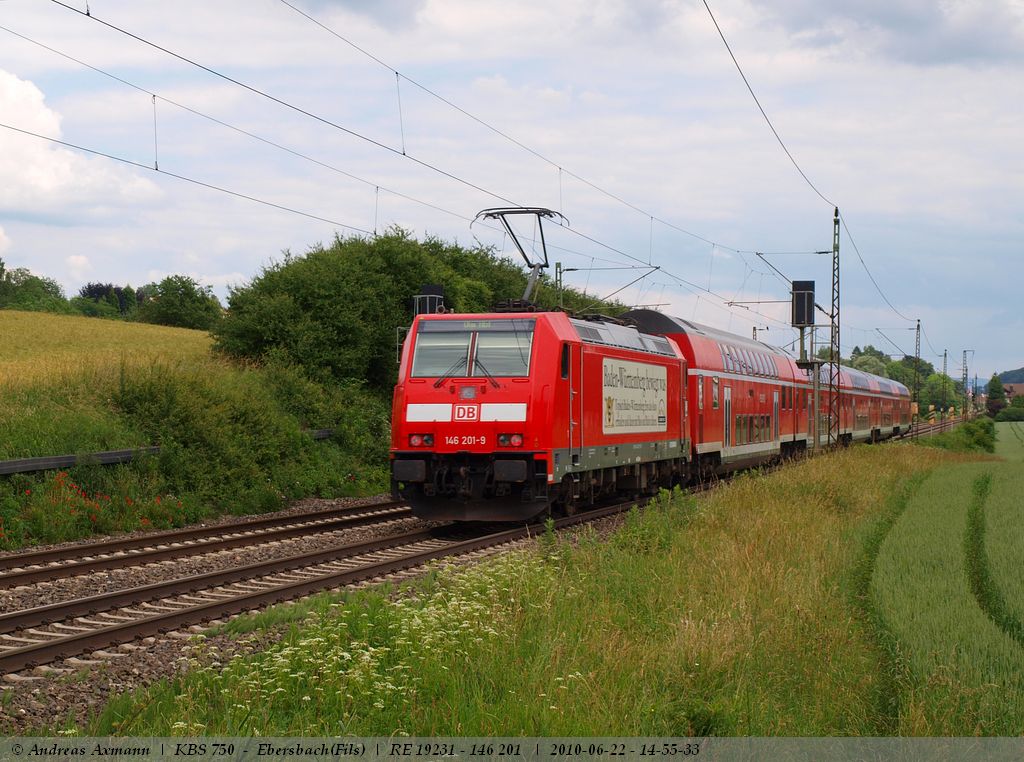146 201 ist mit RE 19231 auf dem Weg nach Ulm bei Ebersbach/Fils. (22,06,2010)