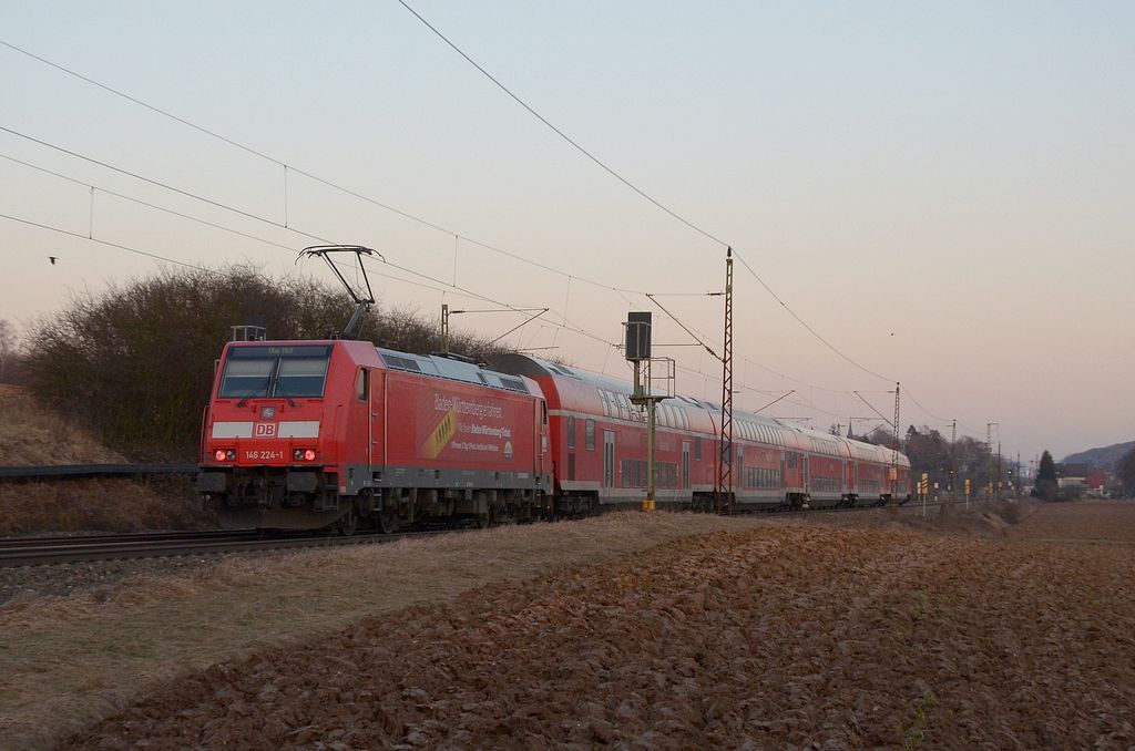 146 224 mit RE 19233 durch Ebersbach/Fils in Richtung Ulm. (03,02,2012)