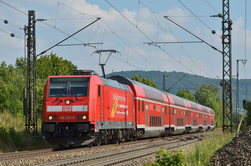 146 225 mit RE 19234 durch Kuchen nach Stuttgart/Mosbach-Neckarelz. (10.08.2012)