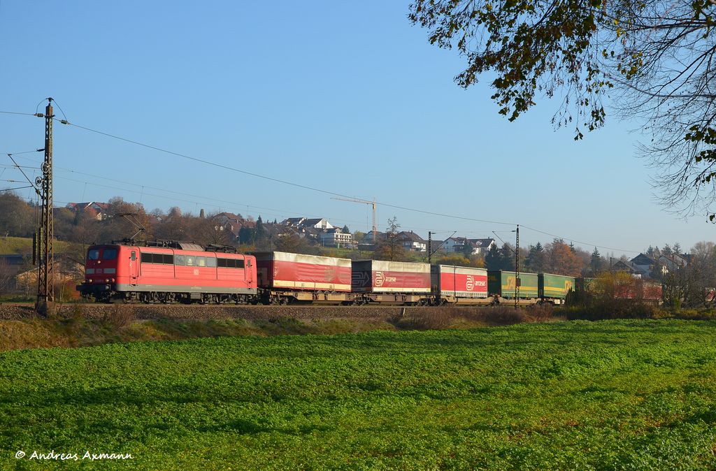 151 028 mit  SAE  +  arcese  KLV durch Ebersbach/Fils in Richtung Stuttgart/Kornwestheim. (12,11,2011)