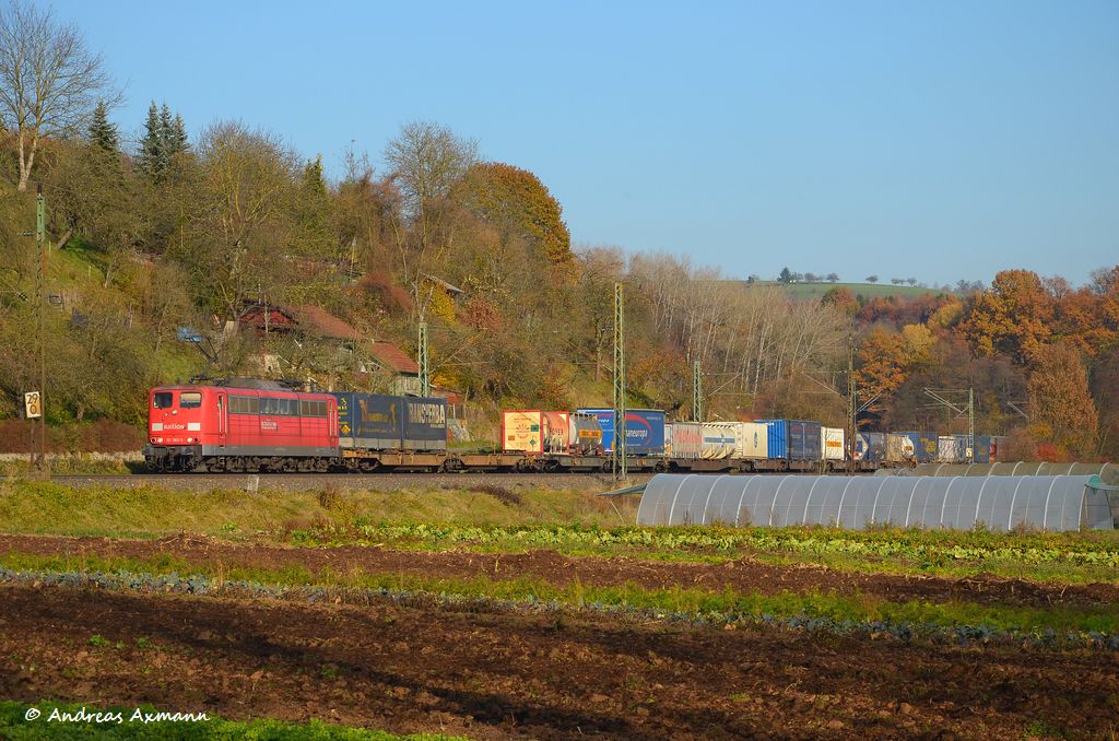 151 063 mit KLV durch Ebersbach/Fils in Richtung Stuttgart/Kornwestheim. (12,11,2011)